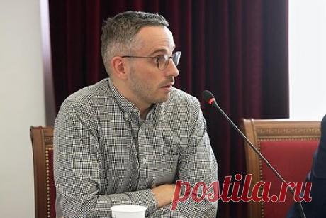 Главного редактора Republic объявили в розыск в России. В России объявили в розыск главного редактора издания Republic (внесено Минюстом в реестр СМИ, выполняющих функции иностранного агента) Дмитрия Колезева.