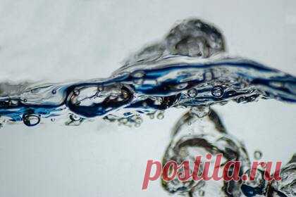 Раскрыты проблемы при производстве кислорода на Луне и Марсе. Ученые Университета Глазго в Великобритании обнаружили, что электролиз воды будет производить меньше кислорода на Луне и Марсе, либо будет более энергозатратным, чем на Земле, из-за более слабой гравитации. Результаты исследования позволяют понять, как космические колонии будут потреблять ресурсы на небесных телах.