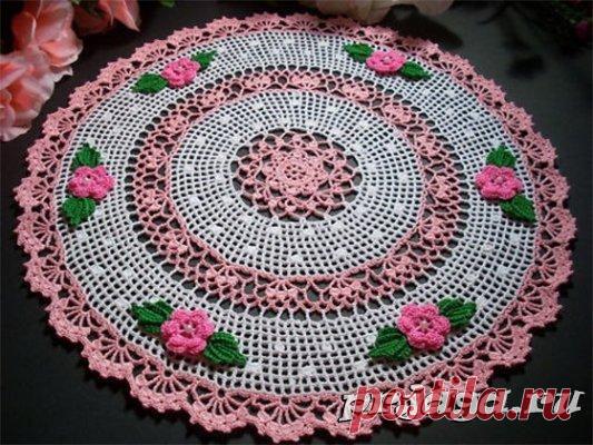 Двухцветная салфетка крючком