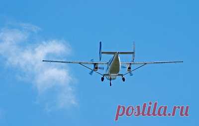 Пропавший под Томском самолет перед вылетом задержался на 10 часов из-за погоды. В авиакомпании сообщили, что Ан-28 был исправен Самолет Ан-28, который пропал в пятницу, 10 июня, вылетел из Томска, но спустя 10 минут после взлета перестал выходить на связь. По предварительным данным, на борту находились 12 пассажиров и два члена экипажа. Они направлялись в поселок Пионерный. «По предварительным данным в полете произошла разгерметизация и потеря радиосвязи. Самолет в настоящее время находится в…