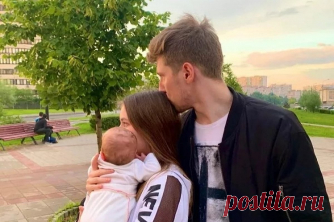 Муж Липницкой приехал в отпуск на день рождения дочери из зоны СВО. 25-летний экс-фигурист Владислав Тарасов был мобилизован осенью прошлого года.