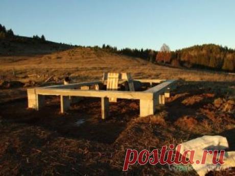 Столбчатый фундамент с ростверком для бревенчатого дома и его доработка