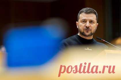 Зеленский уволил ряд сотрудников СБУ. Президент Украины Владимир Зеленский уволил нескольких сотрудников Службы безопасности страны (СБУ). В частности, с должности был снят заместитель главы ведомства Александр Якушев. Согласно указам украинского лидера, также были уволены начальник управления службы в Сумской области Эдуард Федоров.