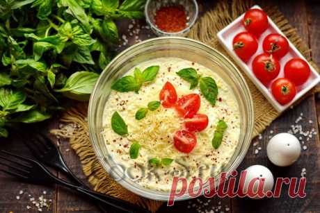 Салат «Помидоры под снегом» – всего 3 ингредиента, но выходит безумно вкусно