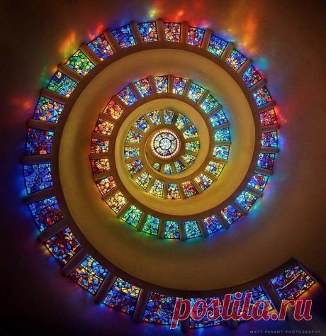 &quot;Окна славы&quot; - удивительный витраж Габриэля Дуар в Часовне благодарения (Даллас)