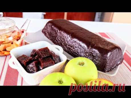 Сливово - яблочный СЫР! Такой Вкусный НЕ Купить, проще приготовить! - YouTube Рецепт:
слива 2 кг
яблоки 1 кг
лимон (сок) 2 шт
сахар 1,5 кг сода 1 ст.л 
мука - 1 стакан с горкой
По желанию можно добавить орехи и пряности
Как приготовить сливово-яблочный сыр:
1. Сливы промыть, удалить косточки, поместить в подходящую по объему посуду, залить водой.
2. Очистить яблоки от кожуры и семян (по желанию), натереть на мелкой терке, добавить в слив.
3. Поместить миску со сливами в кастрюлю с толстым …