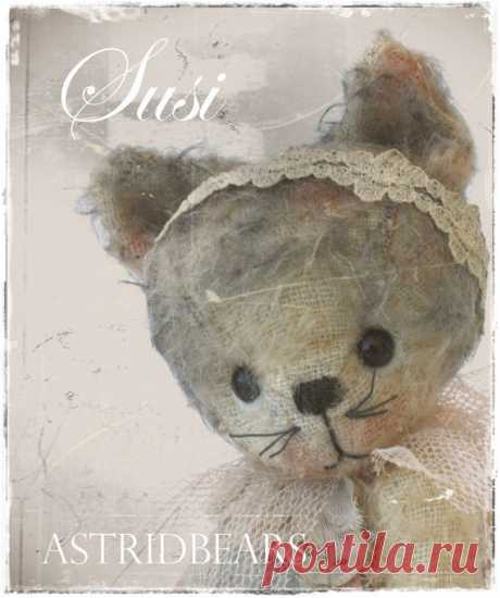 pattern kitten cat Susi epattern 5 inch by ASTRIDBEARS - PDF sewing stuffed animals ♥ INSTANT DOWNLOAD♥ Susi Kitten pattern by Astrid Maas - PDF format Susi is 13 cm / 5 inch tall The pattern are included the photos, the instructions, the material list, the pattern for Susi, and the pattern for the trousers. You need for Susi mohair 20 x 8 inch (50 x 20 cm).  ♥ COUPON