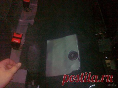 Лючок для доступа к бензонасосу из салона. (Р) (с. 24) / Ford Focus 1 — FFClub