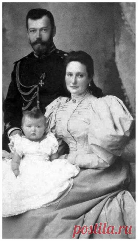 Tsar Nicholas ll of Russia and Empress Alexandra Feodorovna of Russia with their first child,Grand Duchess Olga Nikolaevna Romanova of Russia. &quot;AL&quot;  /  Anna Laurendet сохранил(а) Пин на доску Romanovs ~ The Siblings  |  Pinterest • Всемирный каталог идей