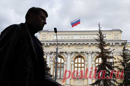 Центробанк сообщил о убытках российских банков по итогам года. По итогам года российский банковский сектор получит убытки, хотя в последние месяцы потери финансовых организаций сокращаются. Об этом заявил директор департамента банковского регулирования и аналитики Центробанка Александр Данилов. Данилов отметил, что не пытается с помощью этой информации приукрасить реальность.