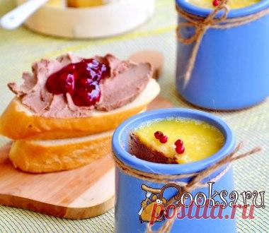 Террин из утиной печени (Terrine de Foie de Canard) Классическая, горячо любимая многими закуска праздничного стола и не только. Попробуйте этот террин на кусочке подсушенного хлеба с брусничным соусом и розовым перцем. Идеальная закуска к винам и крепким спиртным напиткам. Печень утиная — 500 г; Лук белый (средняя головка) — 1 шт; Чеснок — 1 зуб.; Масло сливочное — 170 г; Бренди (коньяк или виски) — 50 г; Сливки жирные — 100 г; Кориандр (молотый) — 0,5 ч.л.; Мускатный орех (на кончике ножа) ;…