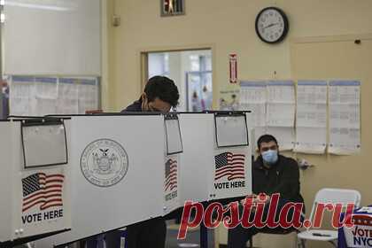 В Нью-Йорке разрешили голосовать на местных выборах жителям без гражданства. Городской совет Нью-Йорка 9 декабря одобрил закон, согласно которому принимать участие в местных выборах могут жители без гражданства, владеющие грин-картой или разрешением на работу в США. Теперь число голосующих на местных выборах в городе увеличится на 800 тысяч человек.