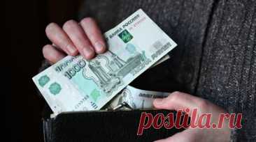 Вслед за МРОТ: как могут вырасти зарплаты россиян в 2026 году. Профильный комитет Госдумы одобрил ко второму чтению законопроект о повышении минимального размера оплаты труда в 2026 году. Согласно документу, с 1 января МРОТ вырастет почти на 21% — до 27 093 рублей в месяц. Предполагается, что индексация сразу приведёт к увеличению заработных плат около 4,6 млн россиян. Впрочем, со временем повышение окладов будет ждать и многих других трудящихся граждан. В каких отраслях зарплаты могут вырасти…