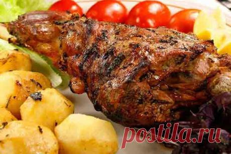 Баранья нога запеченная в духовке - рецепт с фото на vse-o-ede-online.ru Рецепт Баранья нога, запеченная в духовке, получается нежной и мягкой. Длительное запекание на низкой температуре не пересушивается и не становится волокнистым.