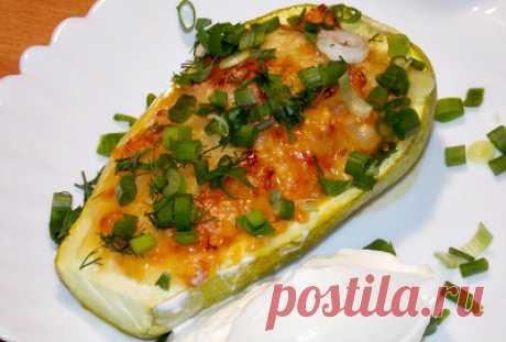 Кабачки фаршированные овощами