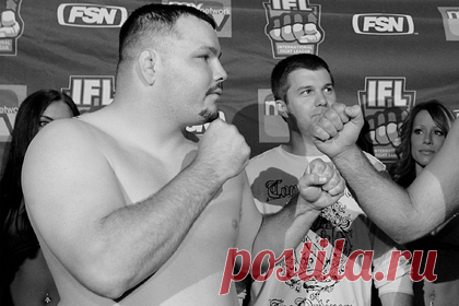 Ветерана MMA обнаружили мертвым в тюремной камере. Американского бойца смешанного стиля (MMA) Трэвиса Фултона обнаружили мертвым в тюремной камере. 44-летний Фултон содержался в тюрьме округа Линн, штата Айова. Спортсмена обвинили в распространении детской порнографии. Отмечается, что за два дня до своей смерти Фултон собирался признаться в двух из четырех обвинений.