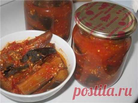 Баклажаны в аджике с яблоками
Очень вкусные баклажаны, уже несколько лет подряд их консервирую. Готовятся очень быстро, без заморочек.
Рецептом поделился коллега( мужчина )
5 кг баклажанов порезать вдоль на 4 части, и еще пополам (всего на 8 частей)
Готовим аджику:
2 л томатного сока или помидоров, перекрученных на мясорубке
1 стакан уксуса
2 стакана сахара
1 стакан растительного масла
соль по вкусу ( 2 ст. ложки с верхом точно идет, а дальше – пробовать)
ставим на огонь, а в это время быст