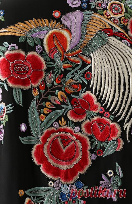 Женская черная бомбер на молнии с контрастной вышивкой ROBERTO CAVALLI — купить за 228000 руб. в интернет-магазине ЦУМ, арт. EQR803/SE045