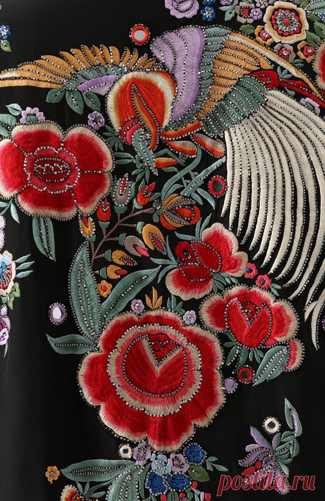 Женская черная бомбер на молнии с контрастной вышивкой ROBERTO CAVALLI — купить за 228000 руб. в интернет-магазине ЦУМ, арт. EQR803/SE045