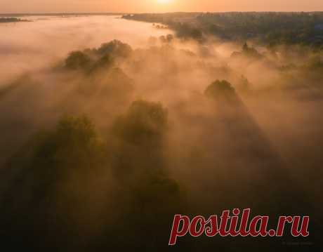 Майский рассвет над Угрой. Фотограф – Александр Кукринов: nat-geo.ru/photo/user/208171/ Доброе утро!