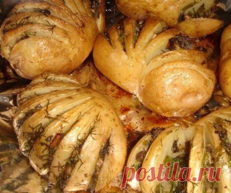 КАРТОФЕЛЬ ЗАПЕЧЕННЫЙ С ГРИБАМИ |