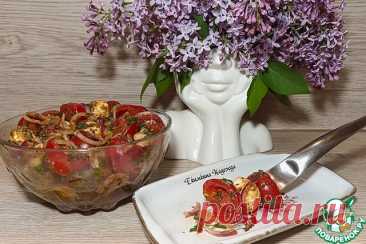 Острая ароматная закуска к шашлыку. Отличная закуска к шашлыку, а может быть - салатик?! Неважно как назвать, главное, это потрясающе вкусное блюдо! Классное сочетание вкусов: острое, соленое, сладкое… да с набором овощей и сыра. Просто восторг!