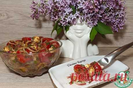 Острая ароматная закуска к шашлыку. Отличная закуска к шашлыку, а может быть - салатик?! Неважно как назвать, главное, это потрясающе вкусное блюдо! Классное сочетание вкусов: острое, соленое, сладкое… да с набором овощей и сыра. Просто восторг!