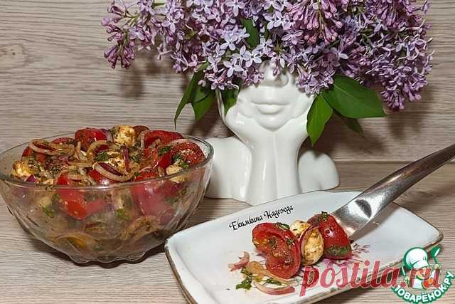 Острая ароматная закуска к шашлыку. Отличная закуска к шашлыку, а может быть - салатик?! Неважно как назвать, главное, это потрясающе вкусное блюдо! Классное сочетание вкусов: острое, соленое, сладкое… да с набором овощей и сыра. Просто восторг!