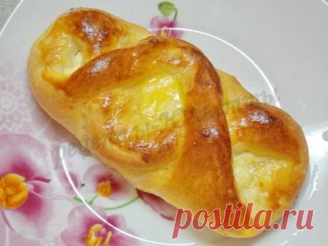 Вкусные сдобные булочки с творогом из дрожжевого теста