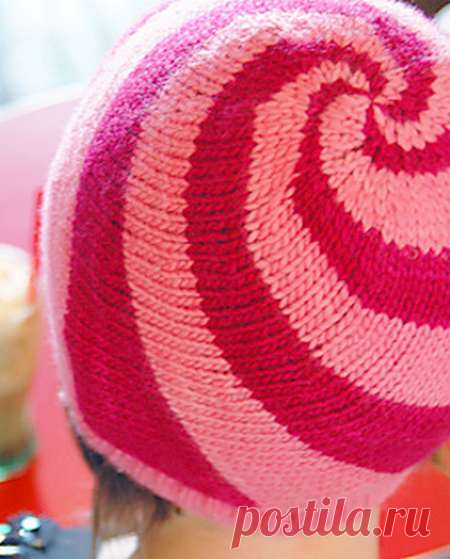 Шапка-бини диагональным способом спицами