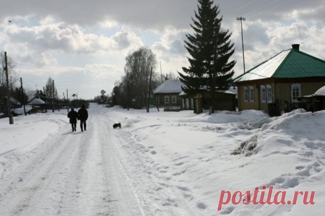 Раздели в минус 40. В селе под Томском две женщины жестко унизили соседку. В Томской области произошел вопиющий случай. Две подружки из с. Новиковка избили соседку, а потом раздели, бросили в сугроб, облили спиртным. Все это безумие снимала несовершеннолетняя дочка одной из мучительниц. На улице тогда было минус 40!