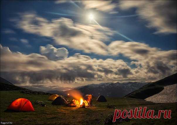 «Лунная ночь». Абхазия, Рицинский национальный парк. Автор фото: Евгений Лонг. Спокойной ночи.