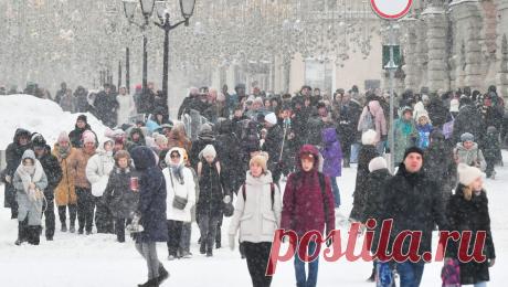 Стало известно, в каком возрасте россияне ощущают себя старыми. По данным исследования ученых МГУ имени М.В. Ломоносова и Федерального научно-исследовательского социологического центра РАН, россияне начинают считать себя старыми в среднем в 70,7 года. Об этом сообщает РБК. Ученые сделали данные выводы ...