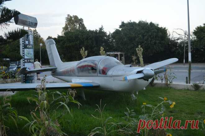 самолет у тц Гавайи в Суссе