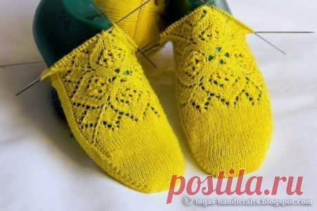 Вязаные носки спицами с орнаментом
Описание: https://prjaga.ru/vyazanie-dlya-zhenshchin/noski-tapki/vyazanye-noski-spicami-s-ornamentom