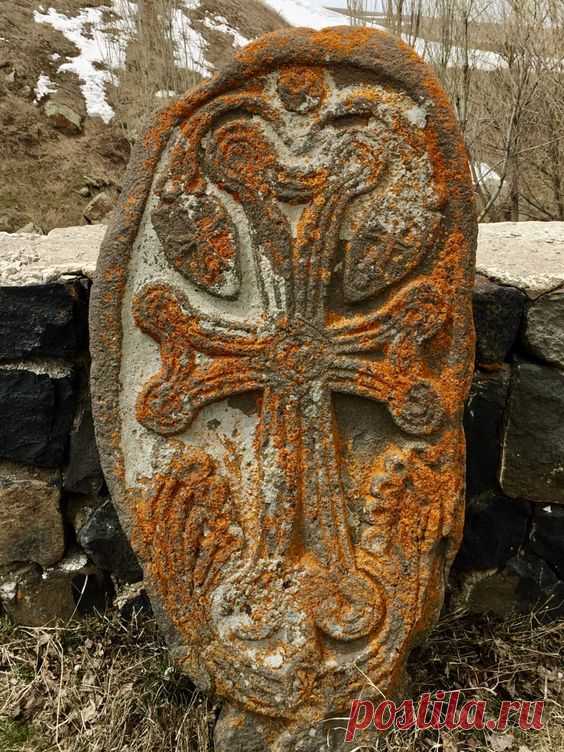 Տեր և Աստված իմ,որ այս օրը լույսը տիվ անվանեցիր,իսկ խավարը` գիշեր,իմ մեղքի գիշերը և իմ անօրինությունների խավարը հերքիր ու հեռացրու ինձնից:Բայց դու,Տեր,գթած և մարդասեր,որ երկնքի ու երկրի լինելուց առաջ նախապես պատրաստեցիր արքայությունդ սուրբ առաքյալներին և բոլոր քեզ սիրողներին, ինձ ևս արժանի արա նրանց հետ ժառանգելու խոստացածդ բարիքները և նրանց հետ փառավորելու Երրորդությունդ. հավիտյանս
հավիտենից. ամեն:

ԱղբյուրՄեր սուրբ հայր Հովհաննես Գառնեցու Աղոթքները՝ իր անվան տառերով,Ս. Էջմիածին,2008