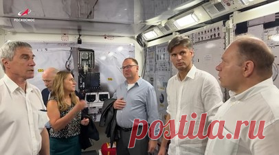 Глава «Роскосмоса» Баканов посетил ЦУП в Хьюстоне и встретился с российскими космонавтами. Глава «Роскосмоса» Дмитрий Баканов посетил космический ЦУП в Хьюстоне. В ходе визита он встретился с российскими космонавтами, проходящими подготовку к полётам: Сергеем Кудь-Сверчковым, Сергеем Микаевым и Петром Дубровым. Российская делегация осмотрела ракету «Сатурн V» для лунных миссий, макет лунного корабля «Орион» и платформу Lunar GateWay. В ближайшие дни Баканов проведёт встречи с представителями…