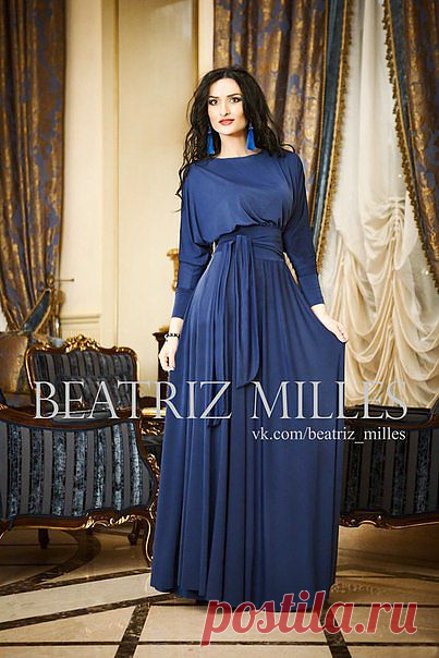 Синее платье с широким рукавом летучая мышь.
https://vk.com/beatriz_milles