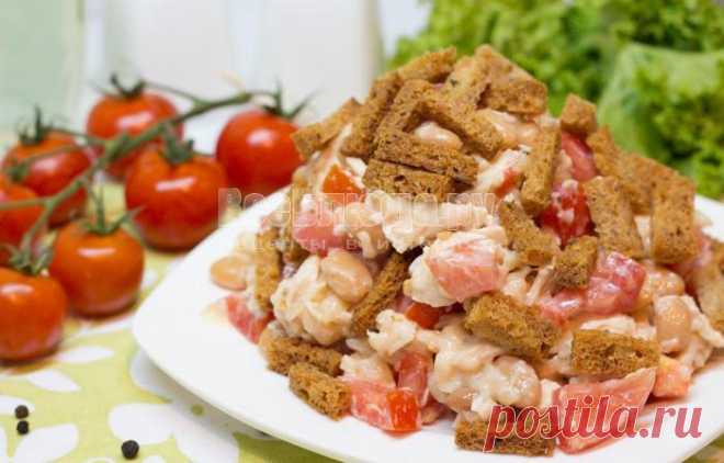 Салат с сухариками и фасолью