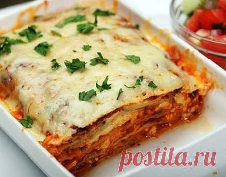 ЗАПЕКАНКА С БАКЛАЖАНАМИ 










Готовим продукты для блюда:— Два репчатых лука,— Две моркови,— Два баклажана,— 500 гр. картофеля,— 3 помидора,— Майонез,— 100 гр. сыра,— примерно 250 гр. мясного фарша.
Это количество ингре…
