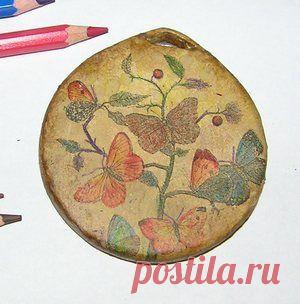 Винтажный кулон... из газеты - Поделки из газет