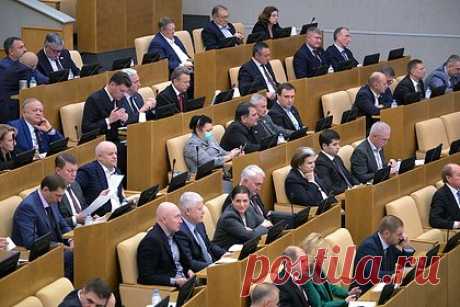 В Госдуму внесли уточняющий понятие «соотечественник» законопроект. В Госдуму внесли законопроект, который уточняет понятие «соотечественник». В тексте пояснительной записки говорится, что документ предлагает исключить автоматическое причисление к соотечественникам всех лиц, которые проживают в государствах, входивших в состав бывшего СССР.