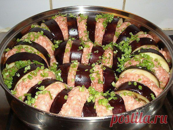 Баклажаны по-турецки.

3 средних баклажана.
1 кг. фарша.