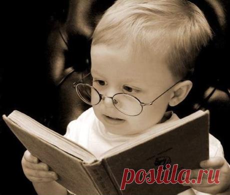 Спрашиваю сына: Зачем ты читаешь эту книгу о воспитании детей? Сын: - Контролирую вас, не перегибаете ли вы палку...)))
