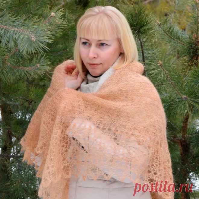 Платок Пуховый платок ручной работы паутинка бежевая, 120 х 120