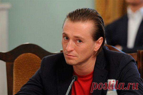 Вдова Яшина поиздевалась над Безруковым / Шоубиз