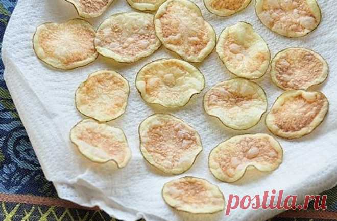 Картошку в микроволновку: за минуту делаем чипсы вкуснее чем из магазина | Совет Микроволновка является самым простым и уж точно самым здоровым способом приготовить чипсы. Вместо жарки в не самом полезном для организма масле, тонко нарезанные ломтики картофеля превращаются в хрустящие...