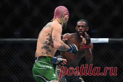 Американский боец нокаутировал Стерлинга и стал новым чемпионом UFC. Американский боец смешанного стиля (ММА) Шон О'Мэлли стал новым чемпионом Абсолютного бойцовского чемпионата (UFC) в легчайшем весе. Спортсмен нокаутировал соотечественника Алджамейна Стерлинга во втором раунде. Поединок прошел в рамках турнира UFC 292 в Бостоне и стал главным событием вечера.