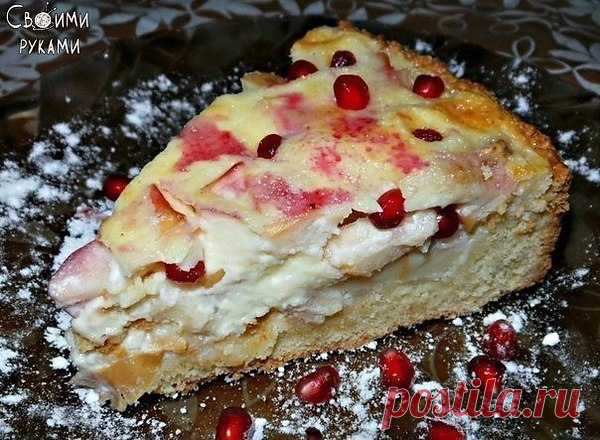 Яблочно-банановый пирог из песочного теста со сметанной заливкой.