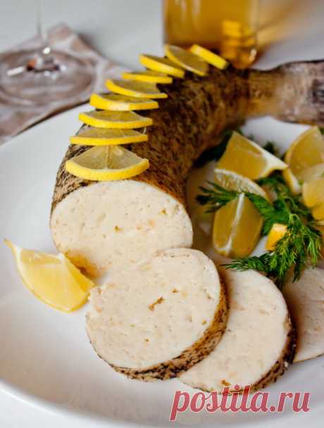 Фаршированная щука на Вкусном Блоге Когда моя любимая тетя подсуетила мне эту рыбину, первой мыслью было “Ааааааа!!! Что я буду с ней делать??!!”. По подсказке все той же тети было решено готовить фаршированную щуку. По итогу оказалось, что делается это настолько просто, что даже неприлично. Конечно, при условии, что вам не страшно подступиться к снятию…